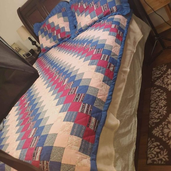 Handmade vintage Patchwork quilt 76x84 with pillow shams - Picture 4 of 10